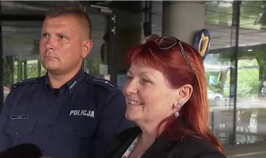 Дивні посмішки та запитання. Мало тактовної поведінки польського консула