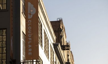 Cloudflare блокує сайт пов’язаний з ненавистю.
