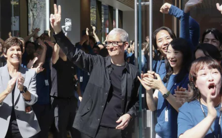 Флагманський магазин Apple у токійському торговому районі Гінза.