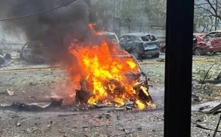 У центрі Дніпра після атаки дронів виникли пожежі та є поранені