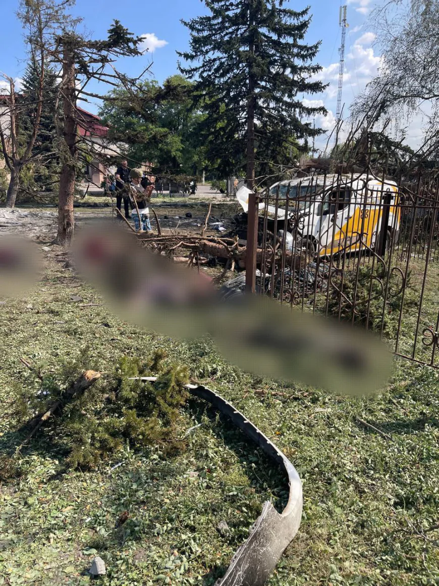 Трагедія у Яровій: росіяни вдарили авіабомбою під час видачі пенсій, понад 20 загиблих