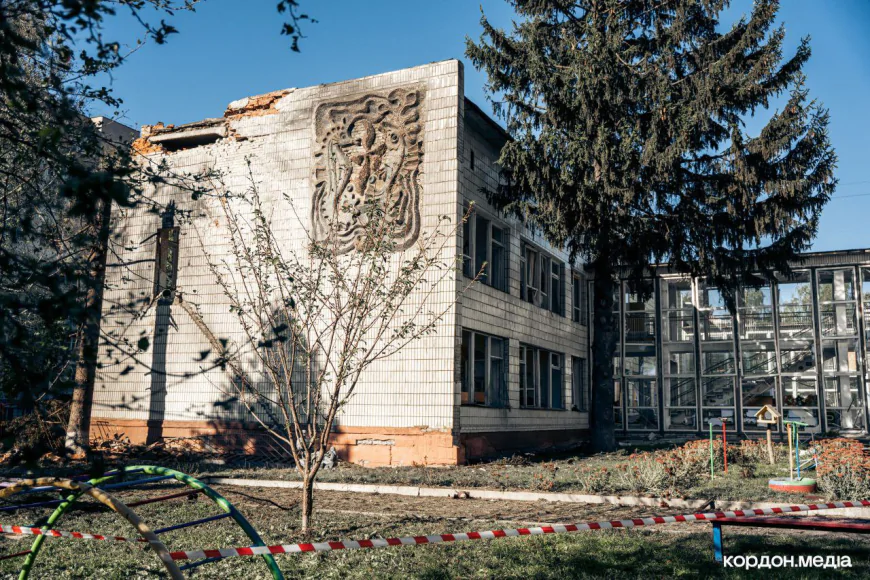 Нічна атака на Суми: російський дрон зруйнував початкову школу, пошкоджені багатоповерхівки