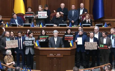 «Європейська Солідарність» заблокувала трибуну Ради — вимагали відставки всього уряду, а не лише двох міністрів