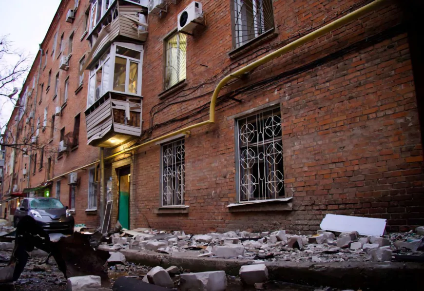 Масована нічна атака: над Дніпропетровщиною збито 33 дрони, зазнали руйнувань будівлі та авто