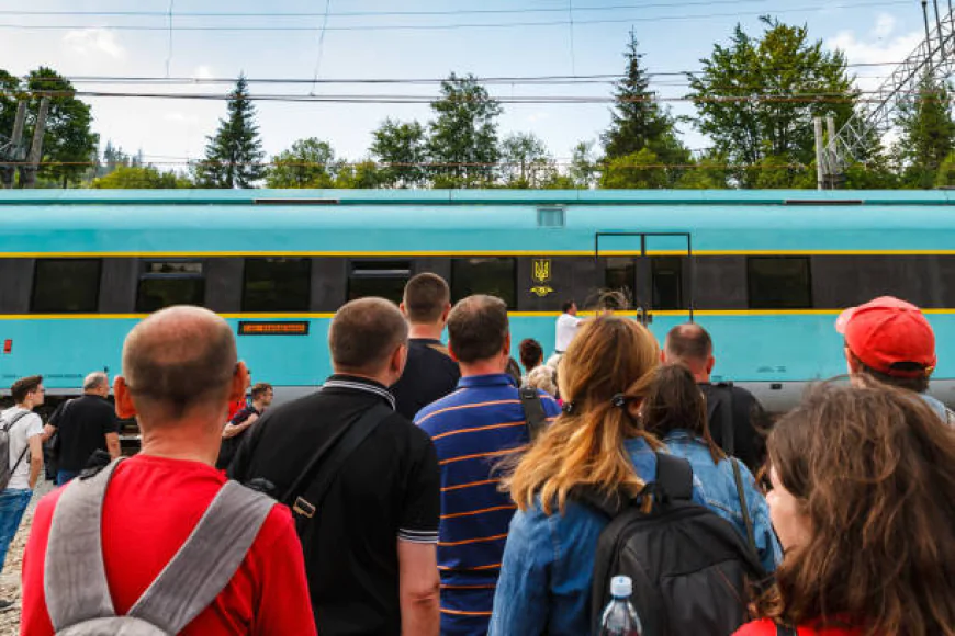 Контроль у дорозі: Уряд дозволив перевірку у вагонах потягів без зупинок на кордоні