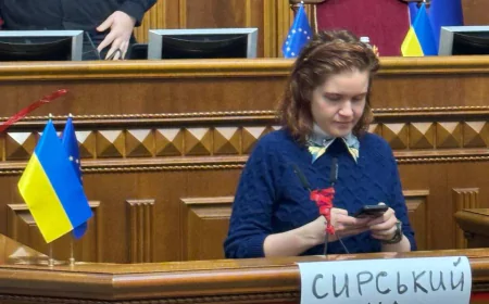Конфлікт у Раді: як блокування трибуни переросло в бійку між Безуглою і Тарутою