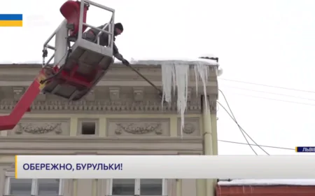 Львів: 20-річний юнак у реанімації після падіння крижаної брили з даху