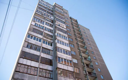 Падіння з дев’ятого поверху: у Запоріжжі поліція розслідує інцидент із матір’ю та дитиною