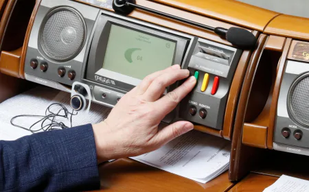 Українцям хочуть повернути офіційні вихідні у державні свята: у Раді зареєстровано законопроєкт №14403