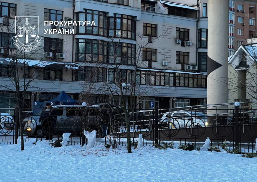 Нічний удар по Києву: російський «шахед» влучив у медичну клініку, є загиблі та поранені — подробиці з місця подій