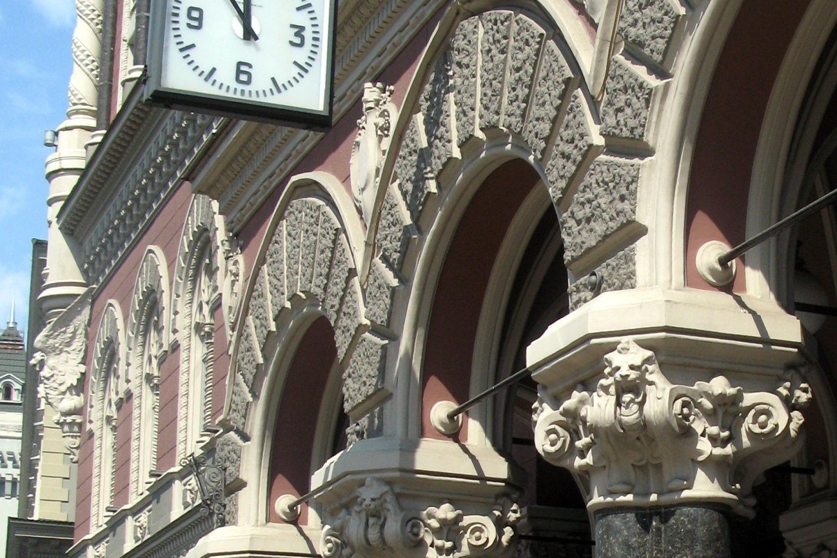 The neoclassical building of the National Bank of Ukraine on Instytutska Street in Kyiv.