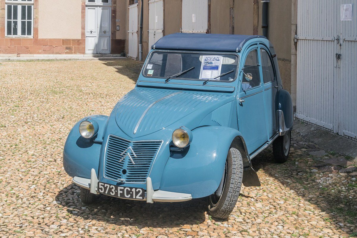 A classic Citroën 2CV with a canvas roof and rounded bonnet.