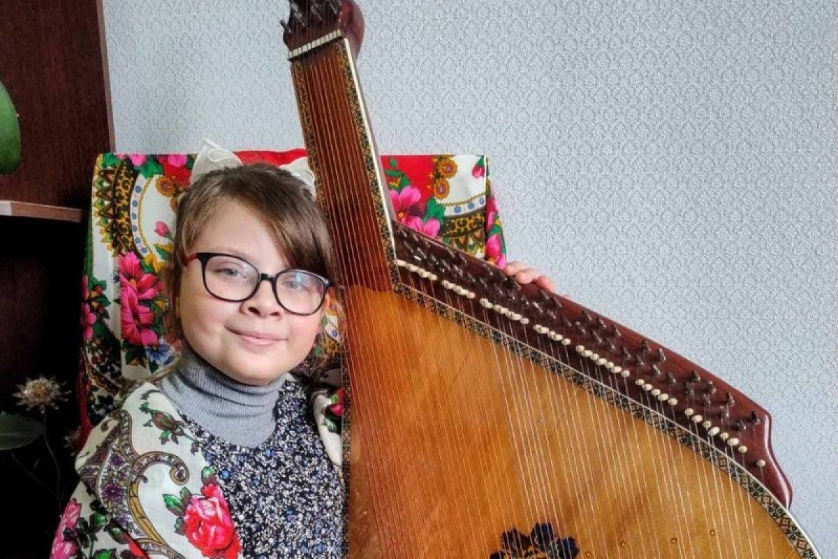 A Ukrainian bandura, a large plucked string instrument with many strings.