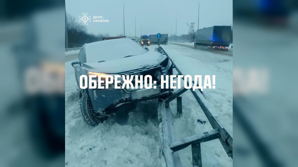 Сніг і ожеледиця паралізують дороги: в Україні за дві години різко зросла кількість аварій